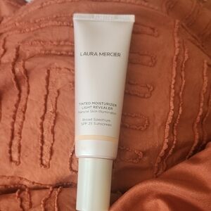 Laura Mercier Light Revealer Tinted Moisturizer